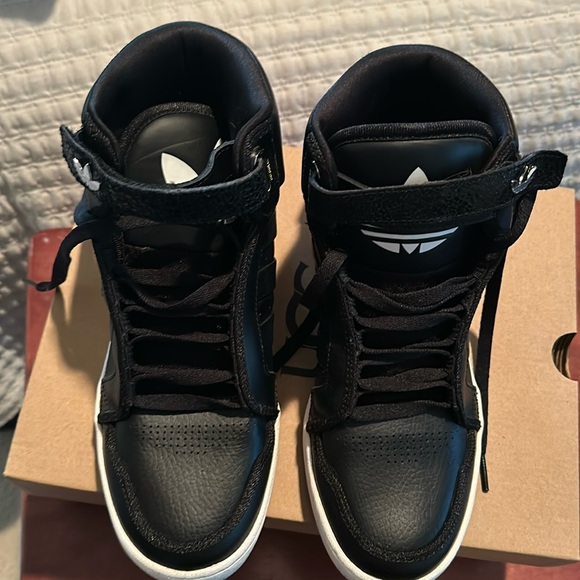 adidas Shoes Adidas Hightop Sneakers Unisex Womens Size Mens Size 8 Poshmark